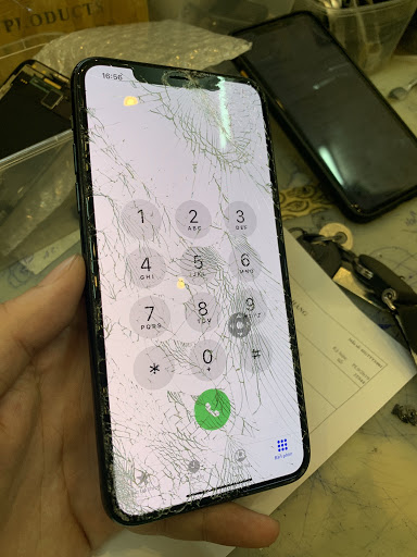 Kính iPhone Xs Max vỡ